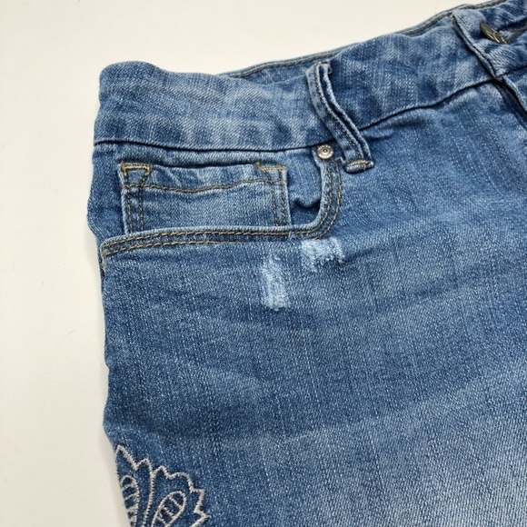 JESSICA Simpson Uptown Highrise Washed Blue Floral Embroidered Denim Jean Shorts - Picture 6 of 16